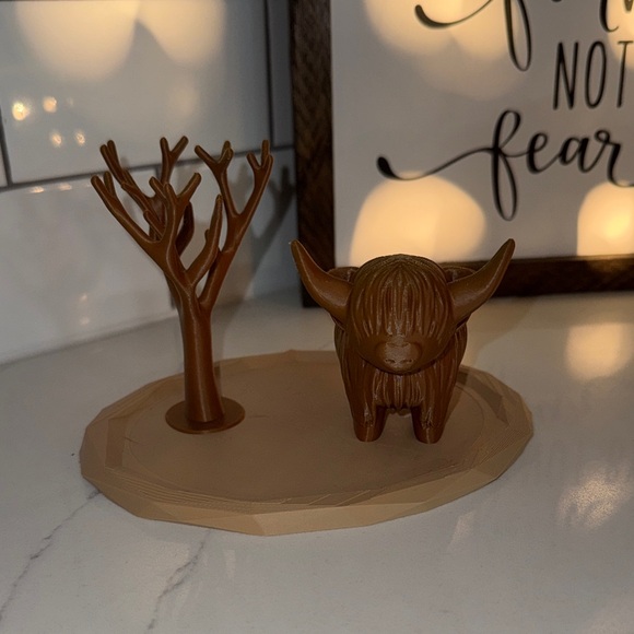 Adorable Brown Highland Cow and Tree jewelry organiser - Picture 1 of 6